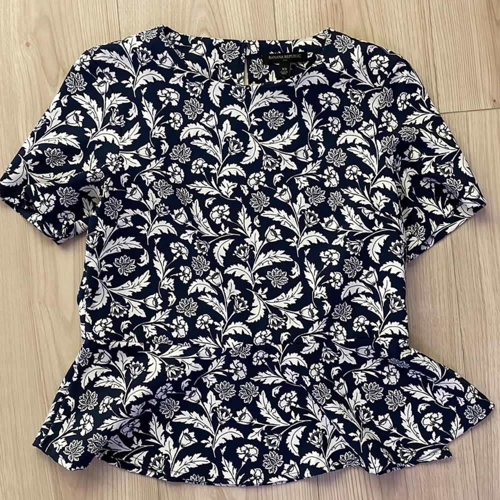 Banana Republic: Peplum top